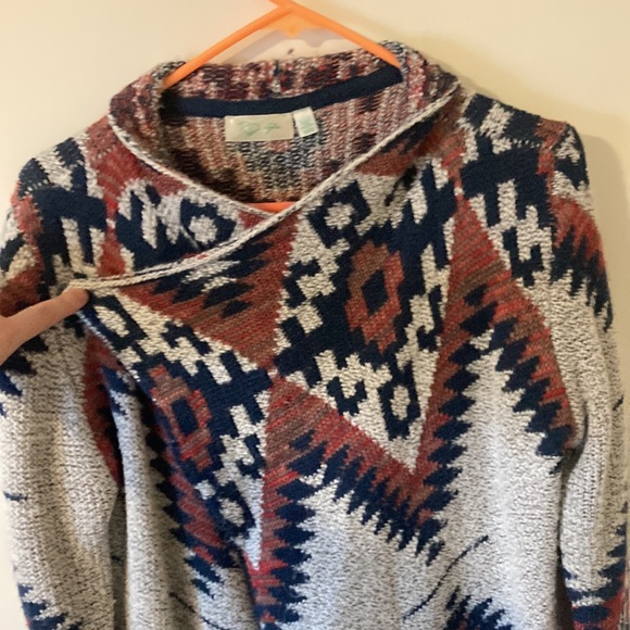 Beautiful, warm and cozy cardigan. - Picture 3 of 3